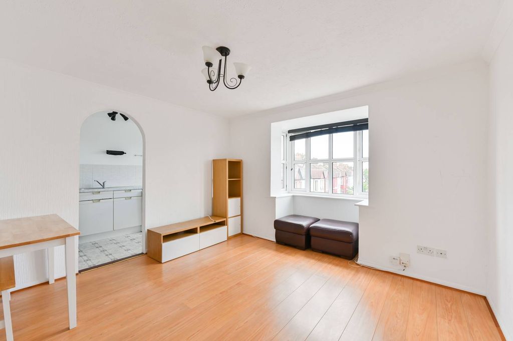 Property photo 1 of 8