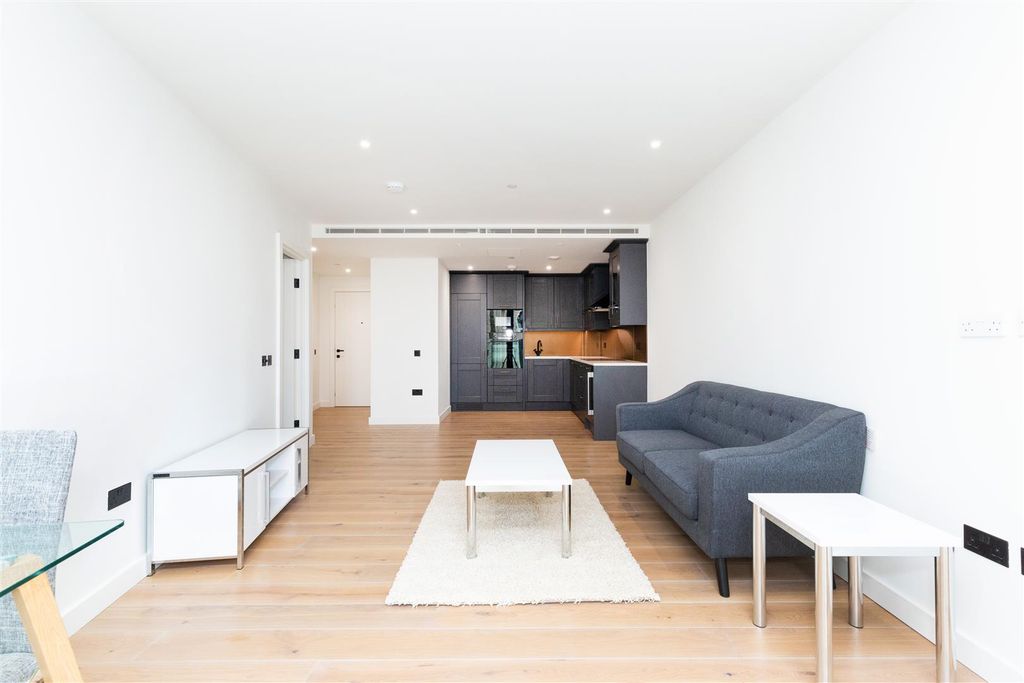 Property photo 3 of 12 121 Emery Wharf-13.Jpg