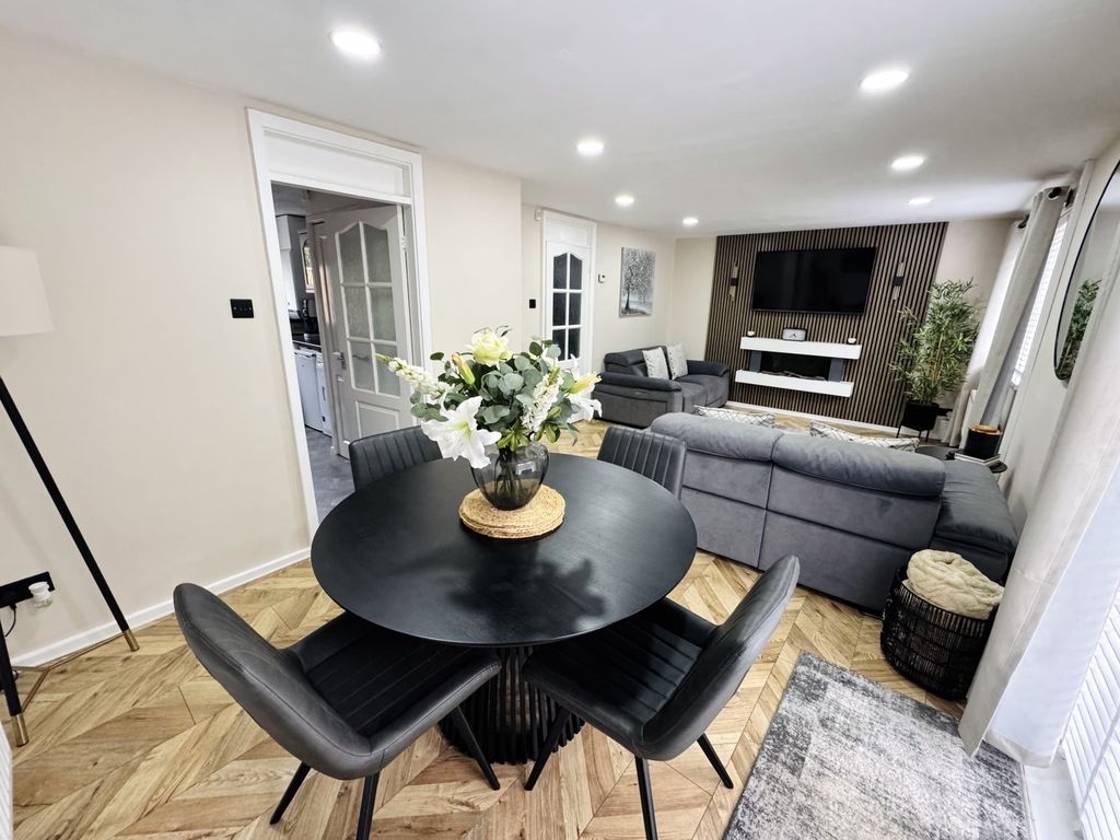 Property photo 3 of 15 Img_2143