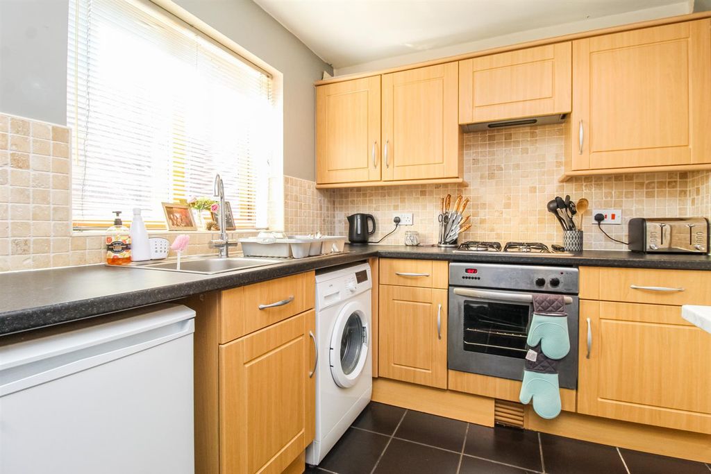 Property photo 3 of 8 Kitchen Breakfast Room