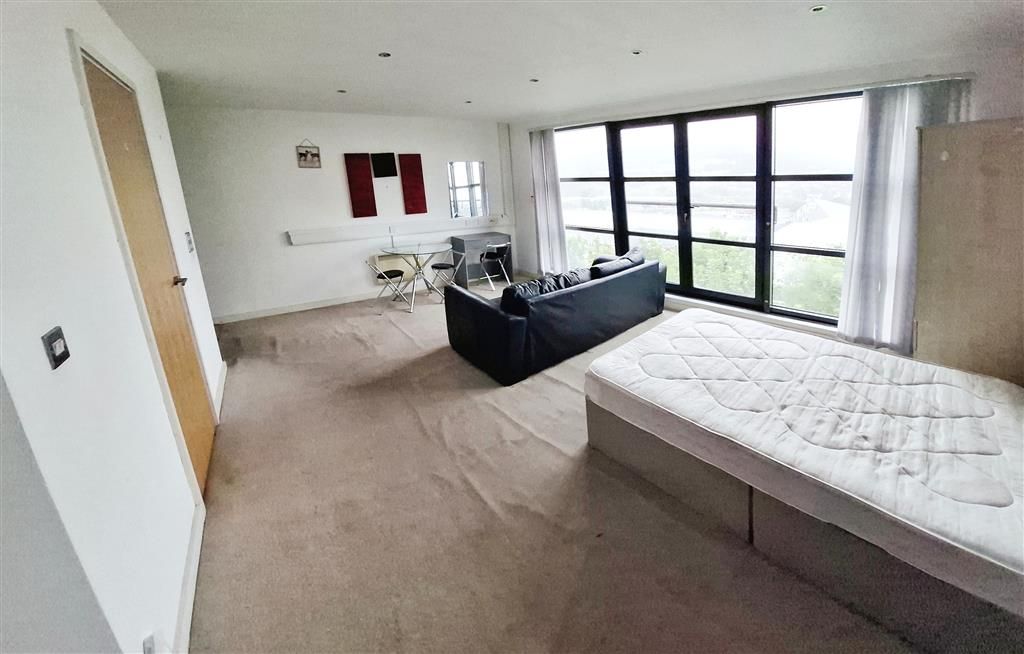 Property photo 3 of 7 Conservatory