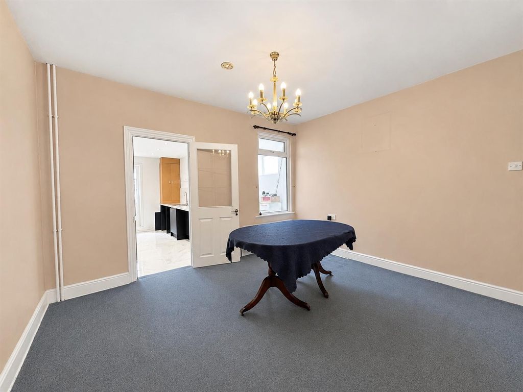Property photo 3 of 12 Coopers Estate Agents