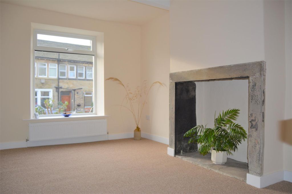 Property photo 2 of 13 Lounge