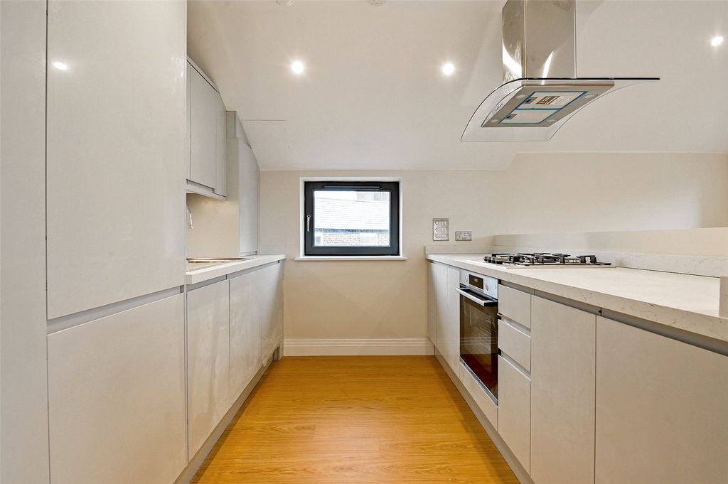 Property photo 3 of 7 Kitchen