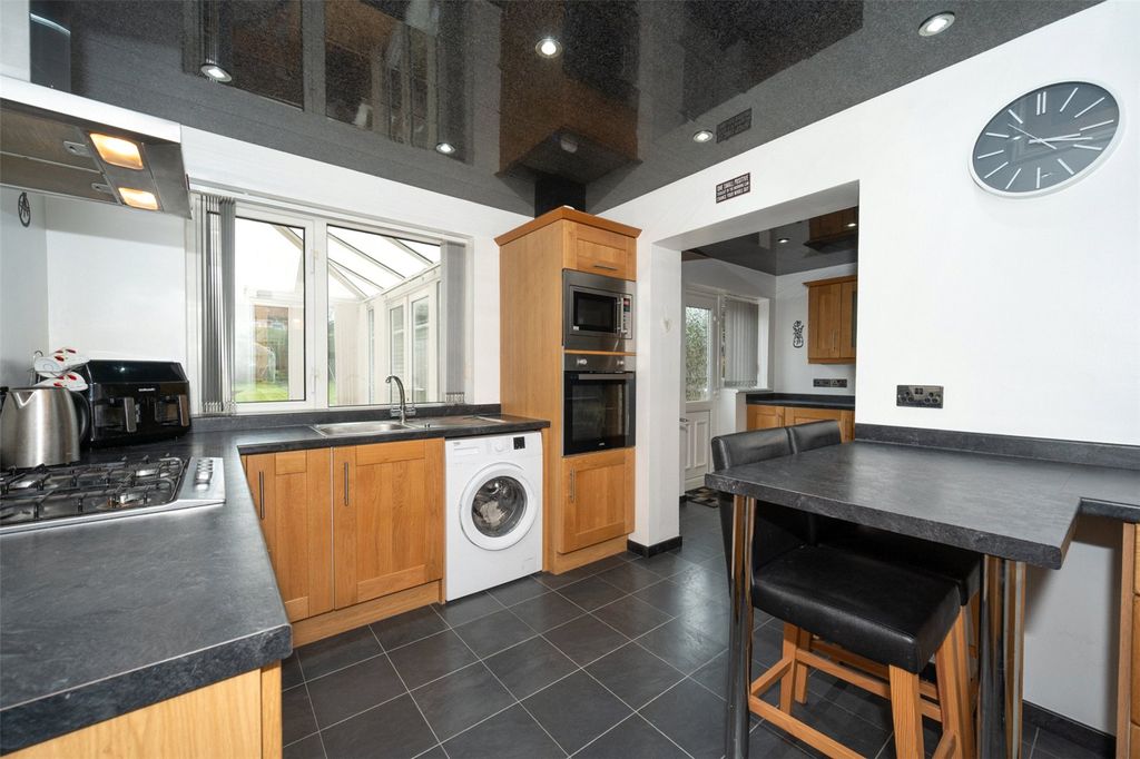 Property photo 2 of 30 Kitchen