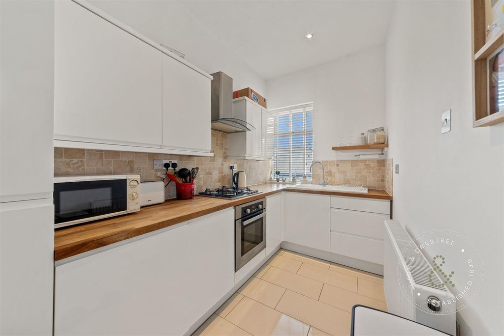 Property photo 2 of 26 Wyndham-Crescent-01.Jpg