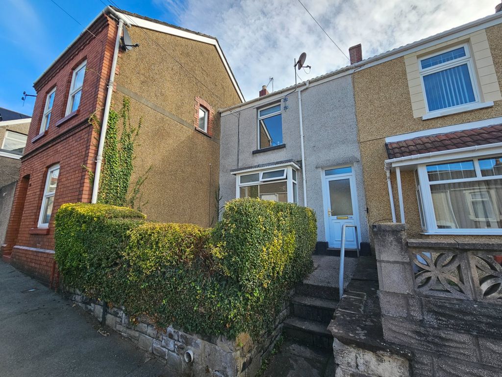 Property photo 1 of 8