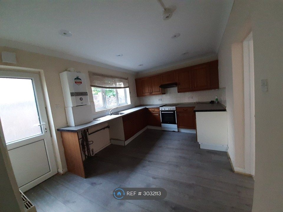 Property photo 2 of 8 Kitchen