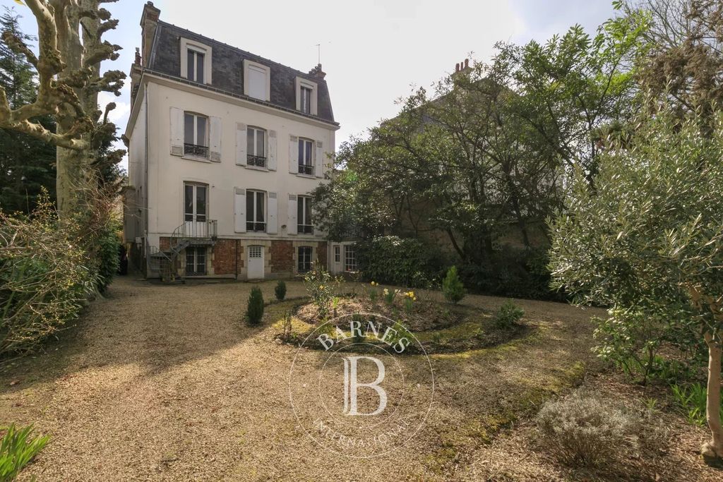 Property photo 1 of 32