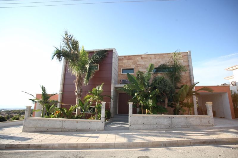 Property photo 1 of 17 Front View