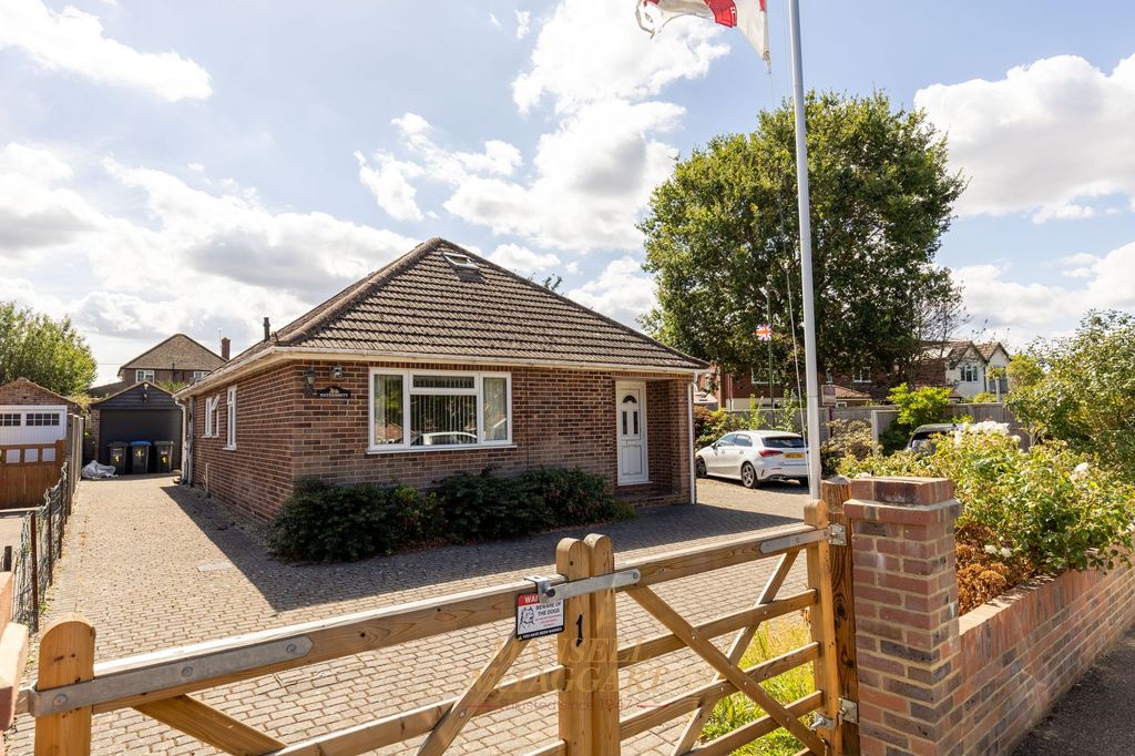 Property photo 1 of 32