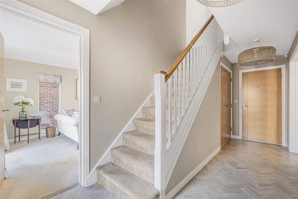 Property photo 3 of 28 30_63862.Jpg