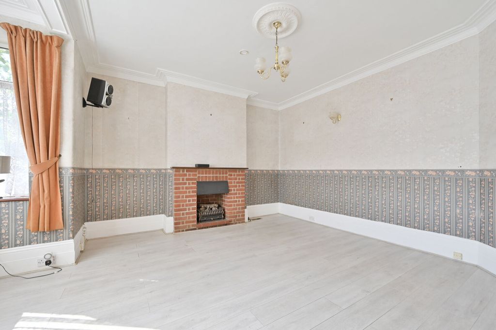 Property photo 2 of 9
