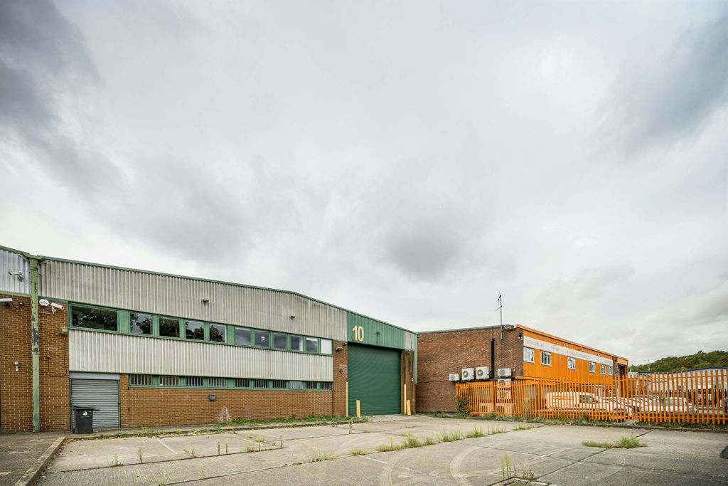 Property photo 2 of 15 10 Beckton.Jpg