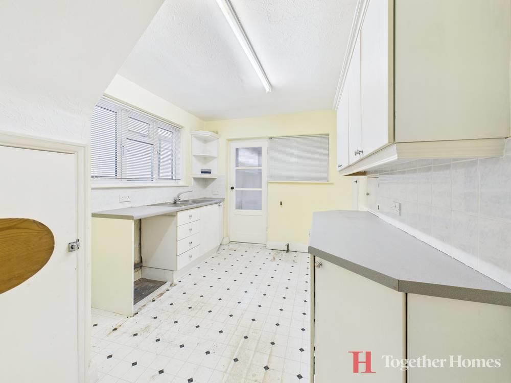 Property photo 3 of 16 Kitchen