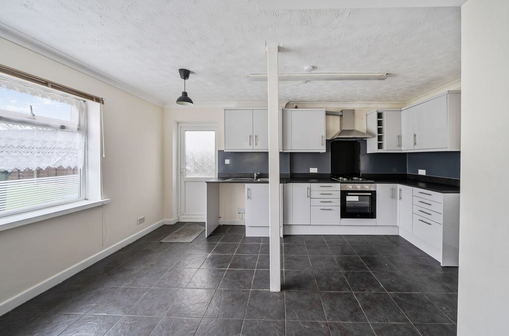 Property photo 2 of 16 1388224-24-693709...