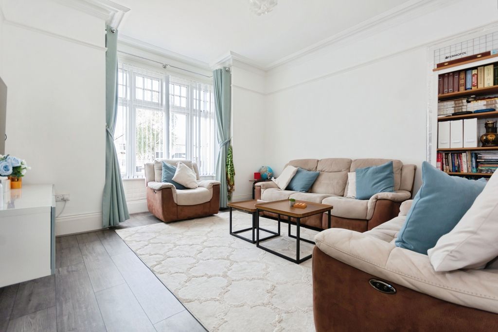 Property photo 2 of 21 Photo