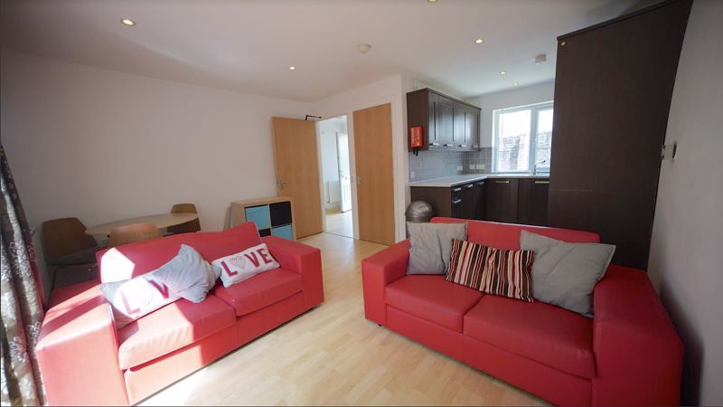 Property photo 1 of 8 Photo 7