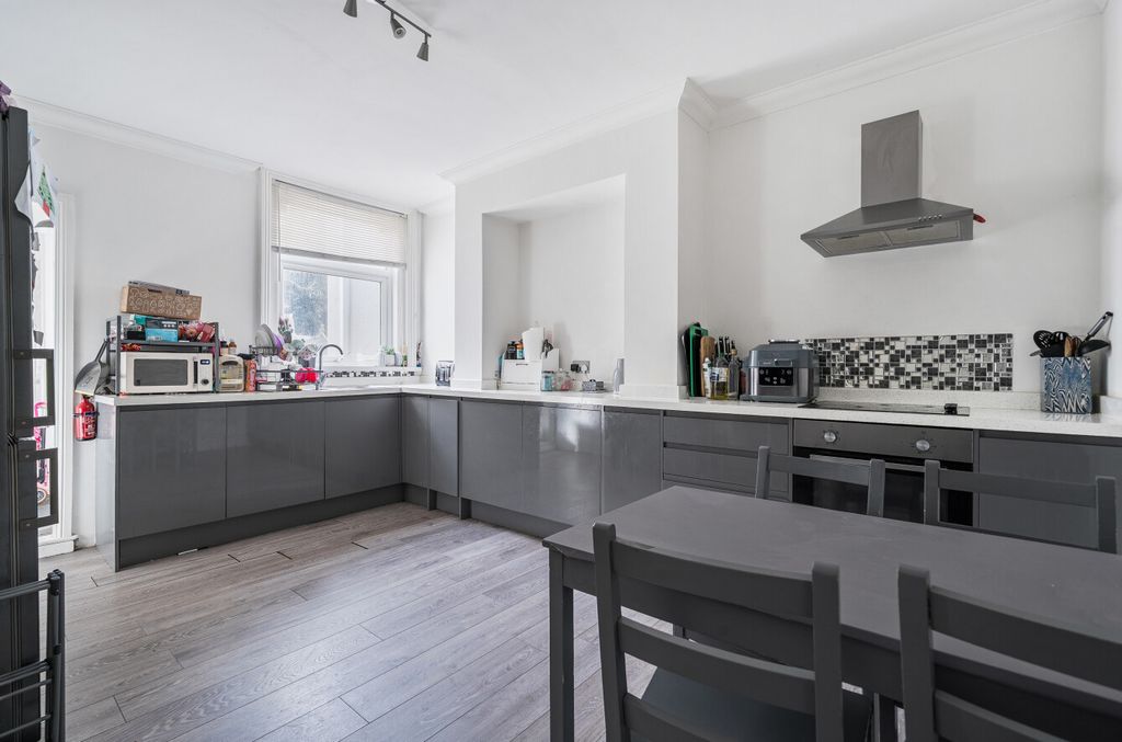 Property photo 3 of 12 1407765-2-698B205...