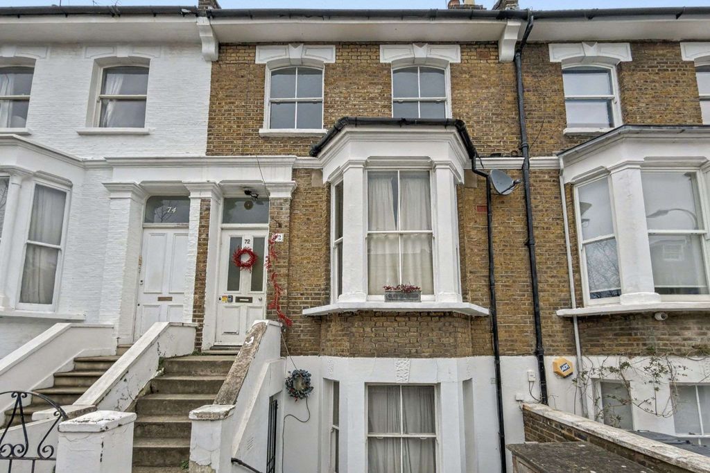 Property photo 2 of 9 72B Minford Gardens, London W14 0Ap