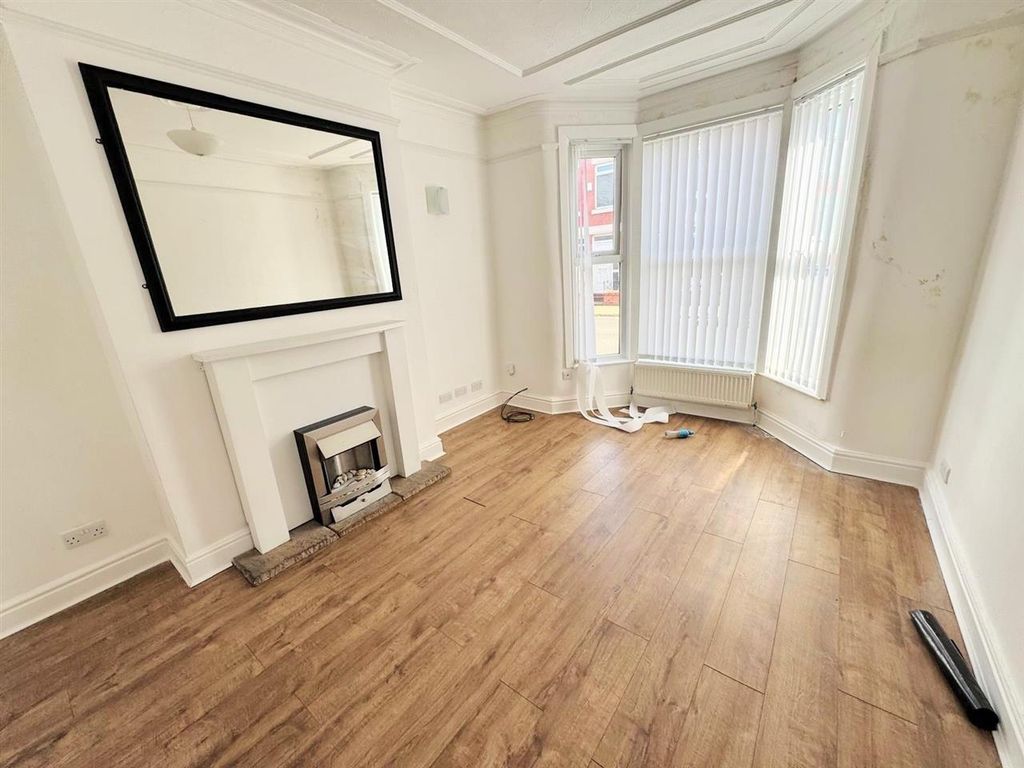 Property photo 3 of 10 Lounge