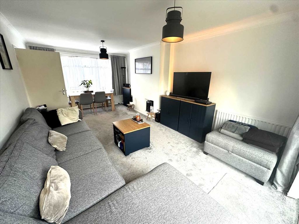 Property photo 2 of 18