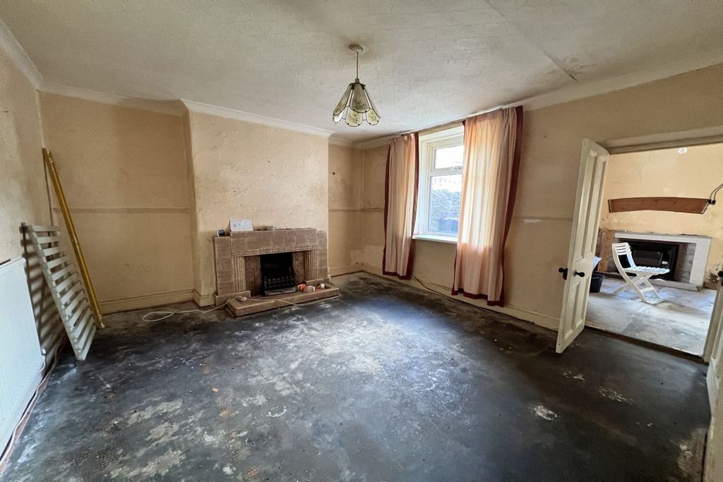Property photo 3 of 12