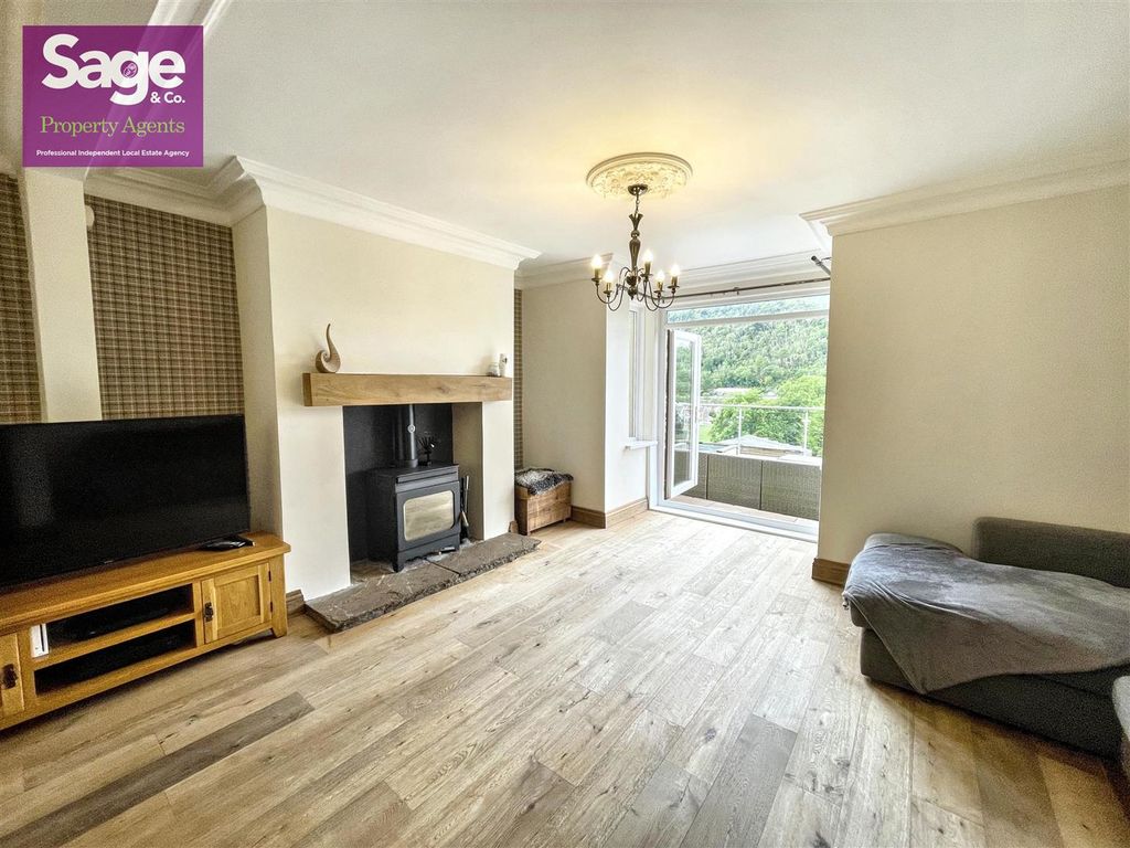 Property photo 3 of 31