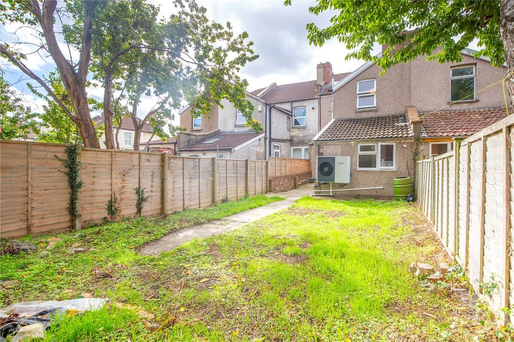 Property photo 2 of 22 Picture No. 15