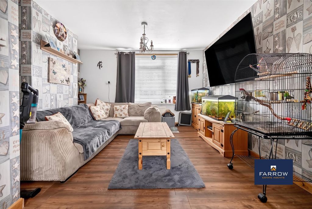 Property photo 2 of 18 Lounge / Diner