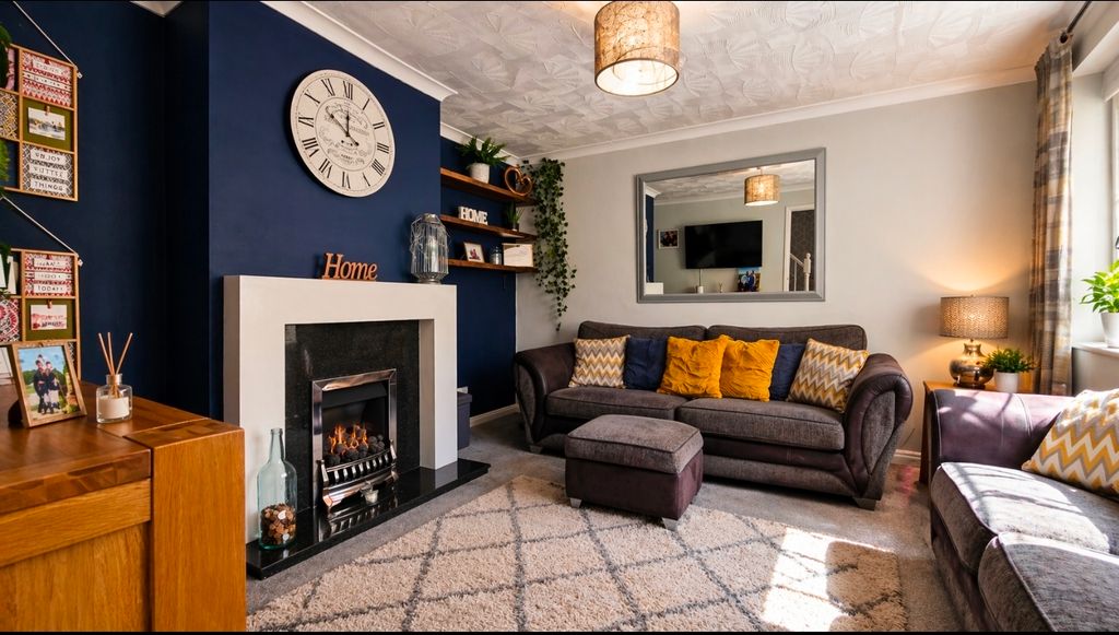 Property photo 2 of 13 Lounge