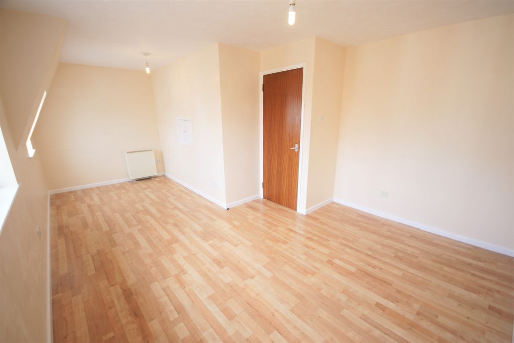 Property photo 3 of 6 Living Room