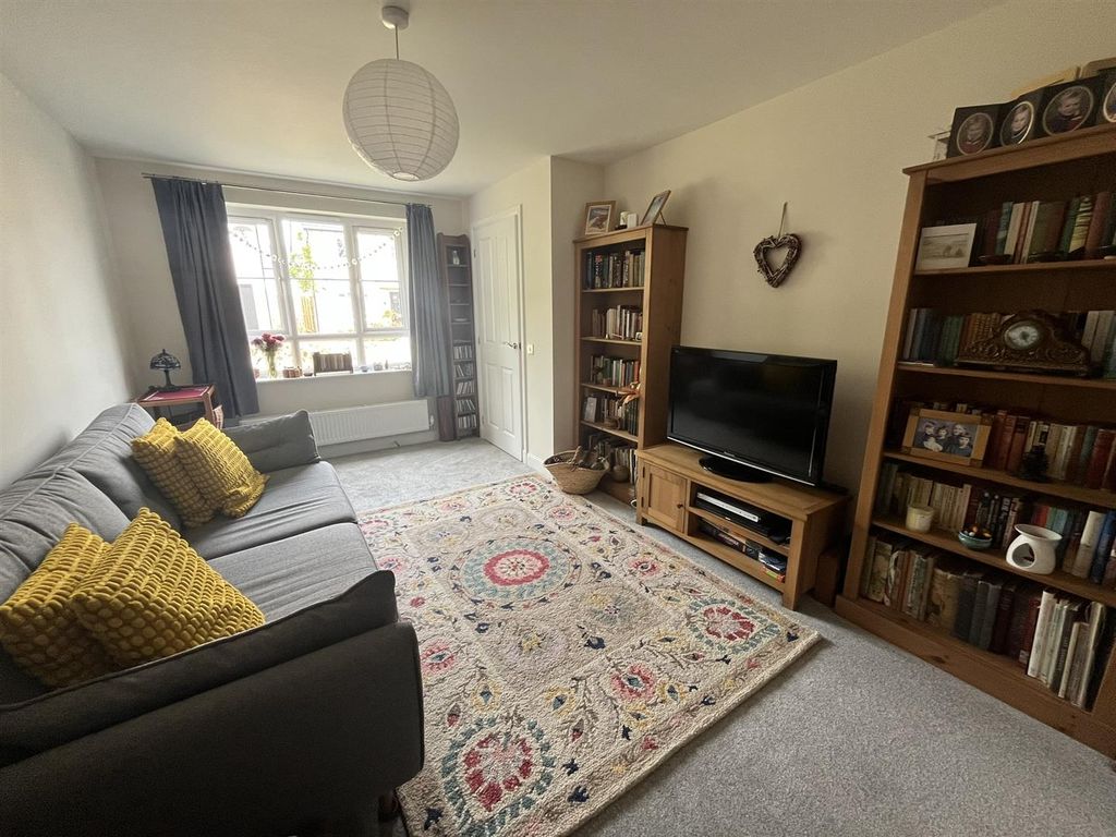 Property photo 2 of 24 Lounge