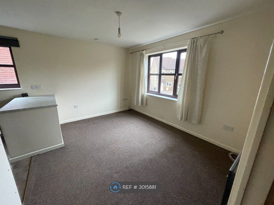 Property photo 3 of 14 Lounge 2