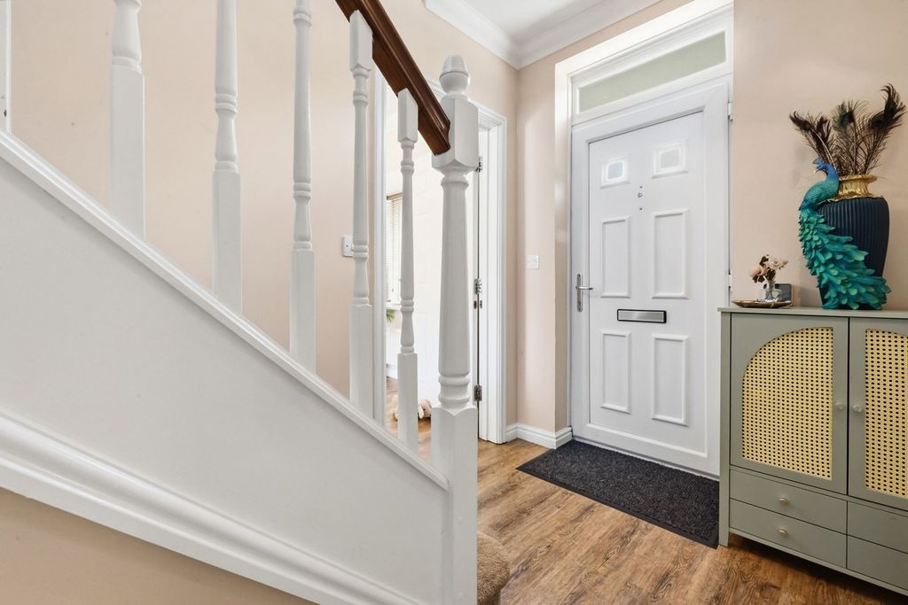 Property photo 2 of 31