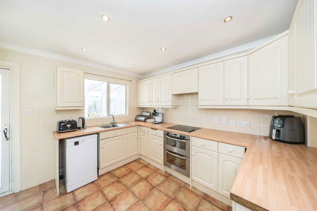 Property photo 3 of 9
