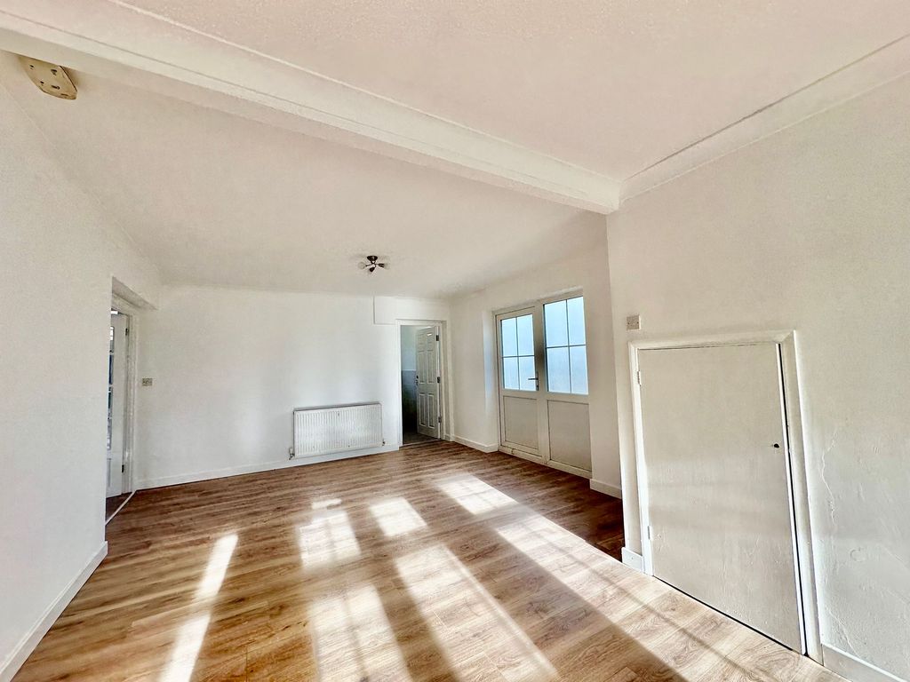 Property photo 3 of 14 Living Room