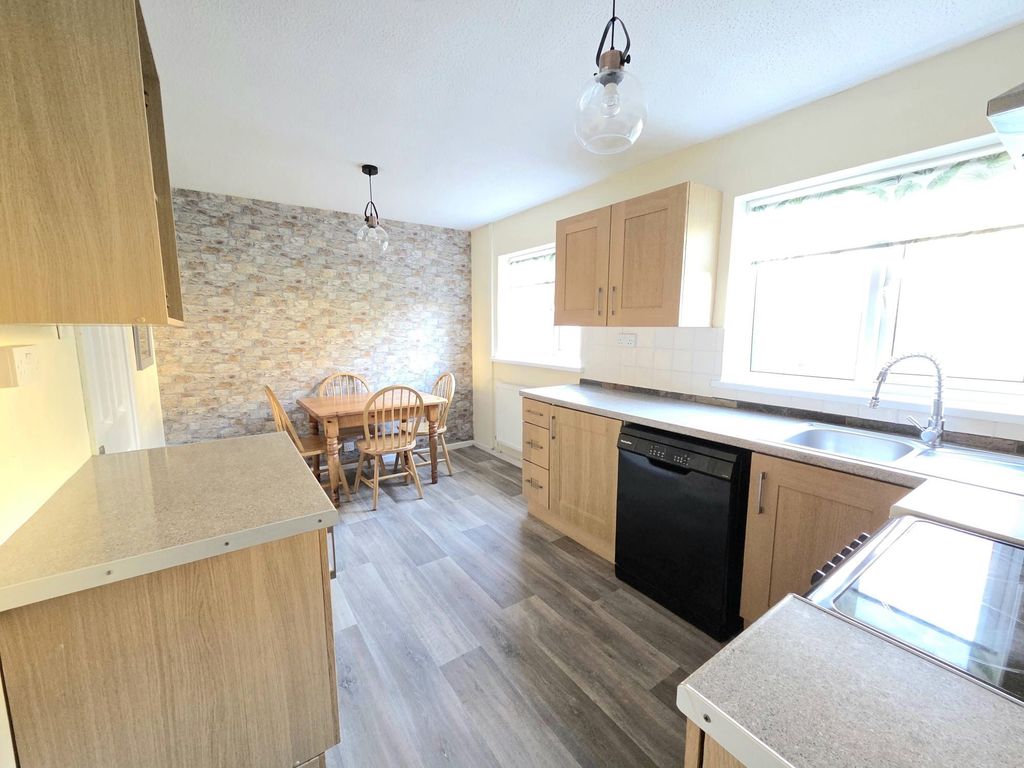 Property photo 3 of 11 Kitchen/Diner