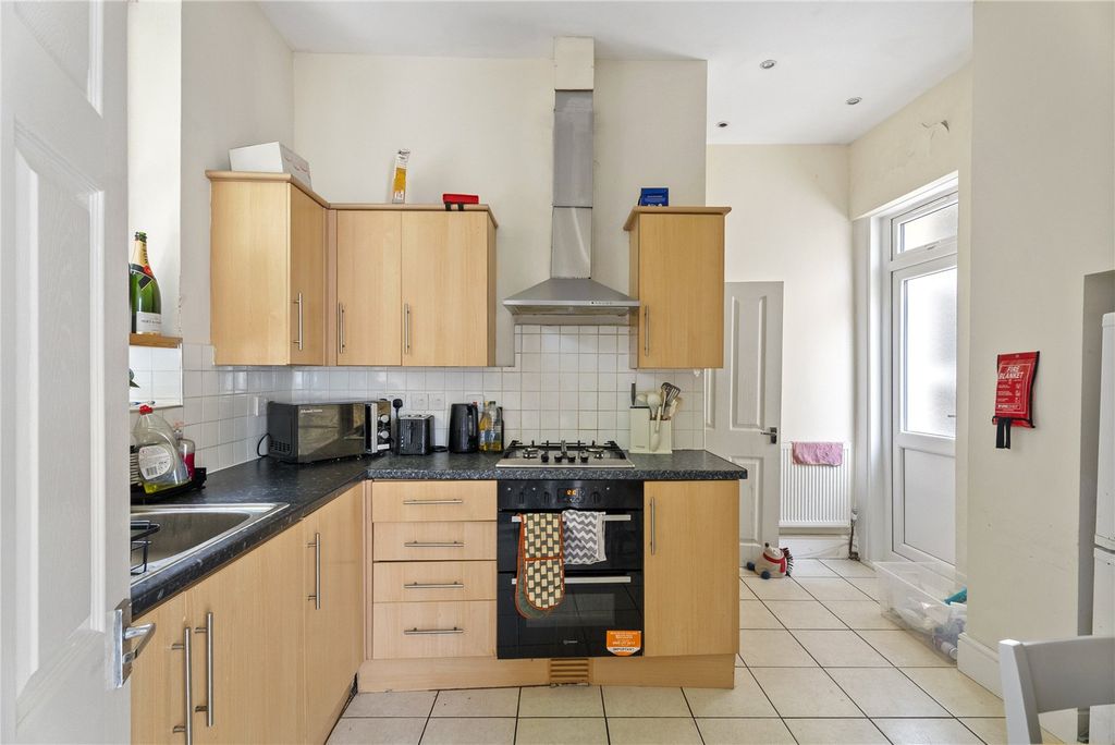 Property photo 3 of 8 Picture No. 06