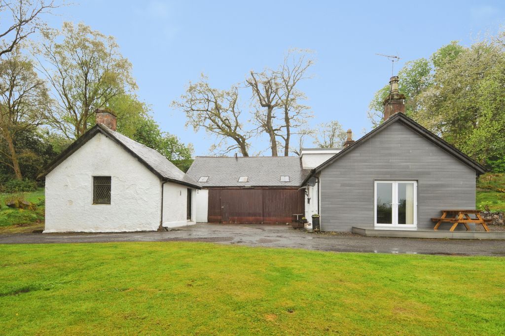 Property photo 2 of 17 Front