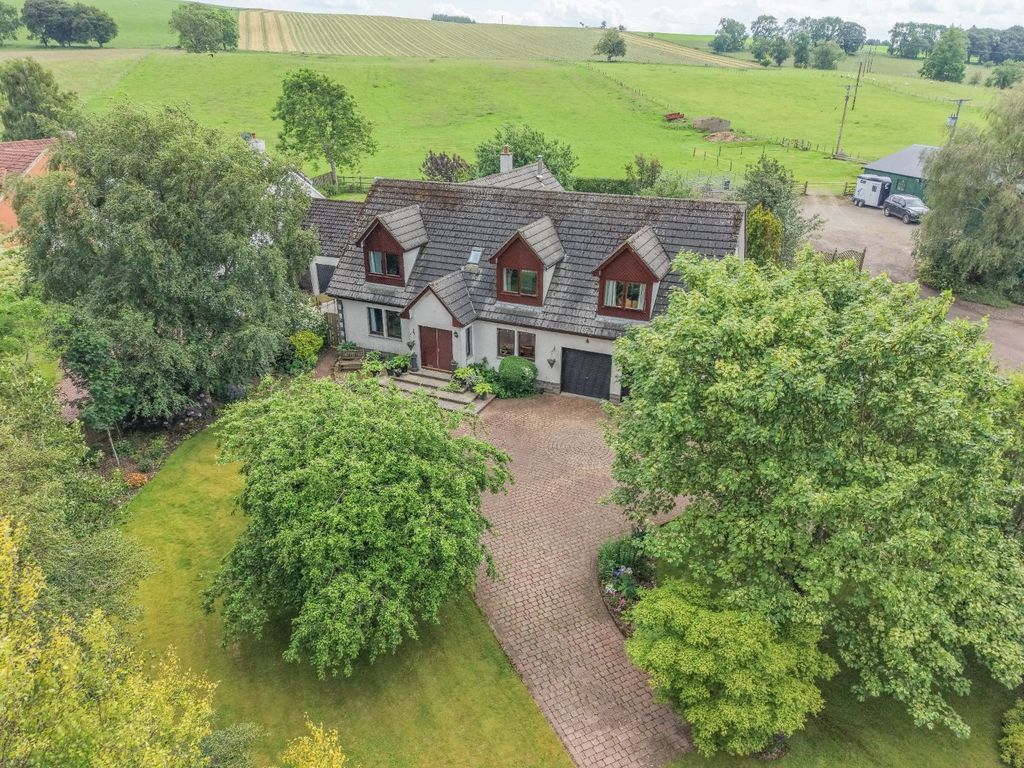 Property photo 1 of 55 5231911