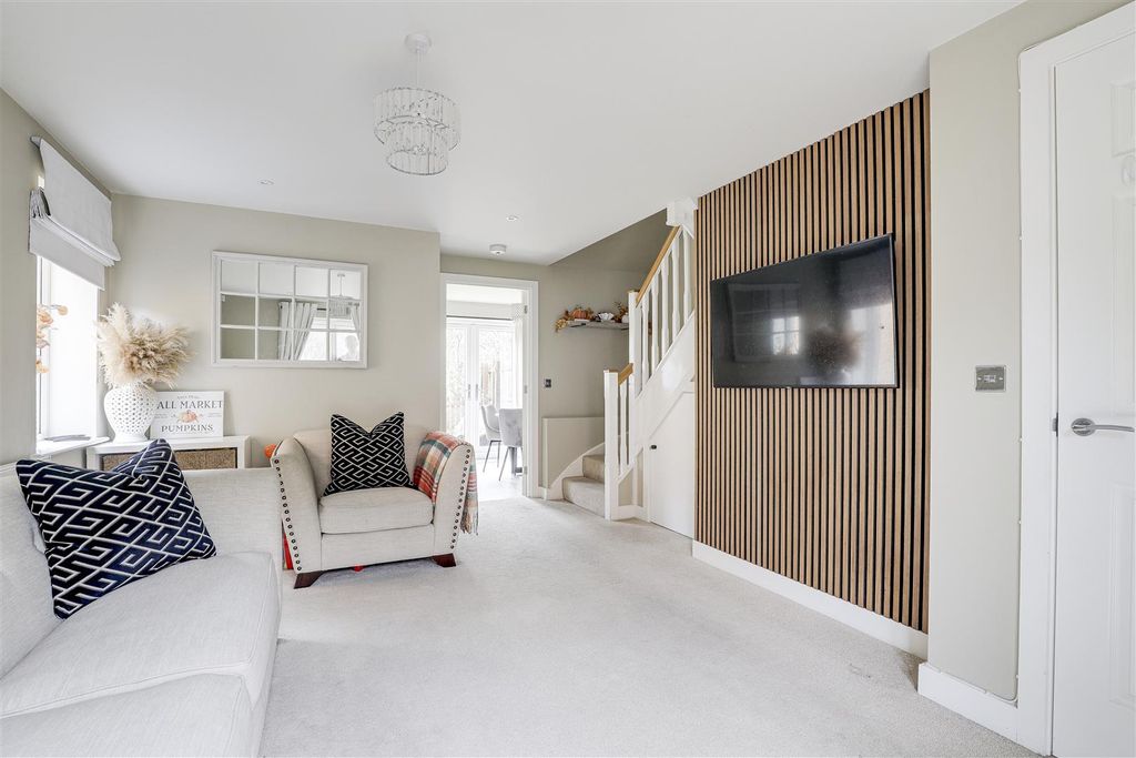 Property photo 2 of 22 12248.Jpg