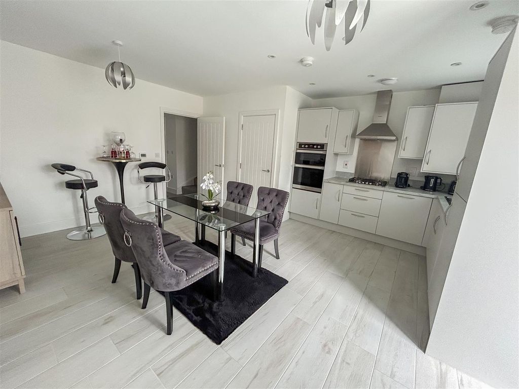 Property photo 3 of 20 Kitchen/Diner