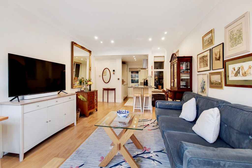 Property photo 2 of 11