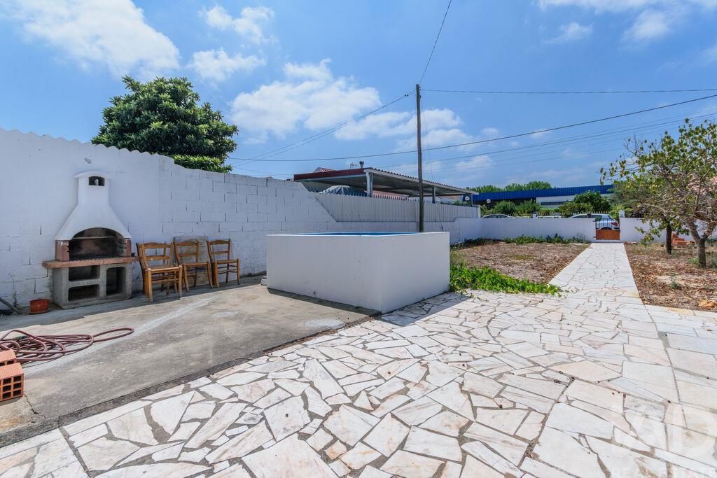 Property photo 2 of 33