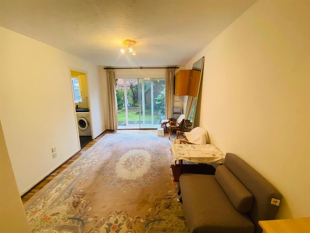 Property photo 2 of 8 Lounge