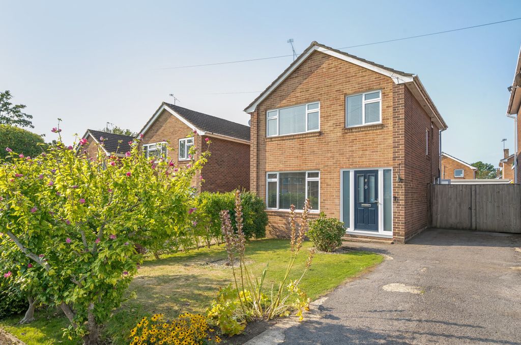 Property photo 1 of 11 1335560-1-689312c...
