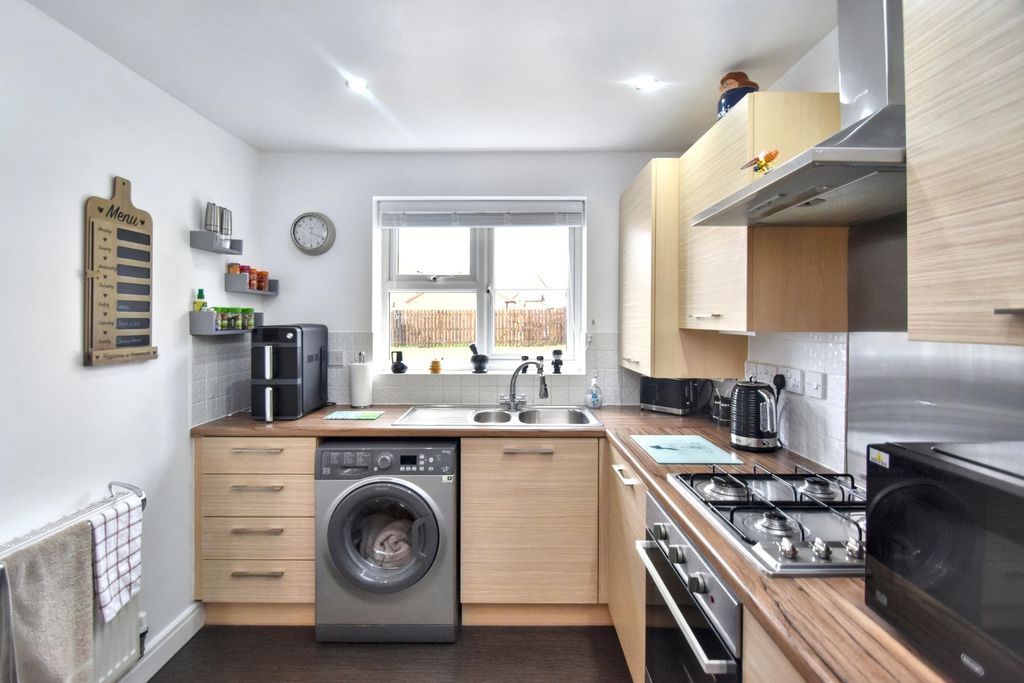 Property photo 3 of 19 Kitchen