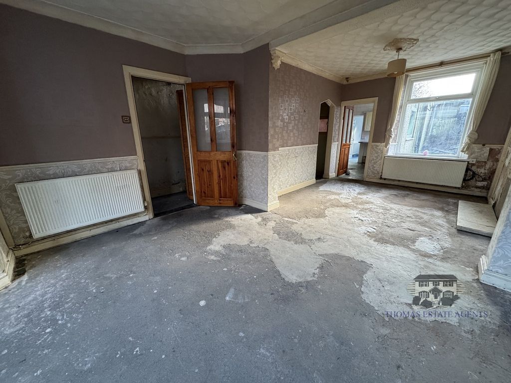 Property photo 3 of 15 Lounge