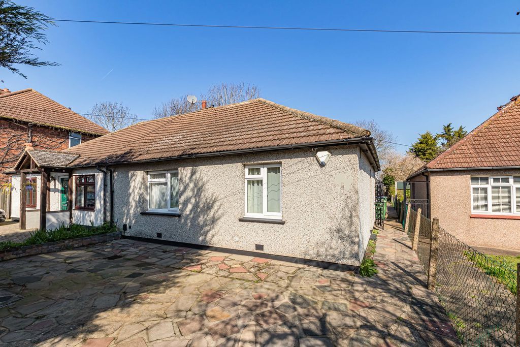 Property photo 1 of 17 External